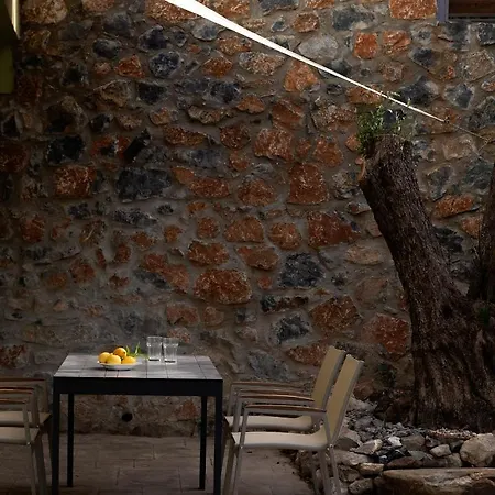 Mela Luxury Maroulas